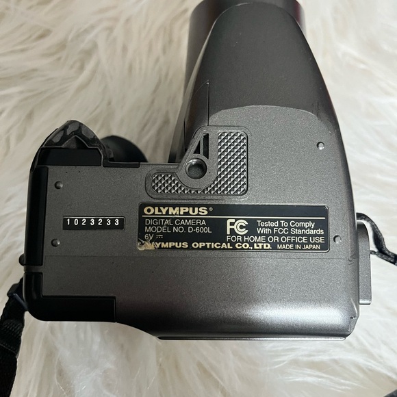 Olympus D-600 L with case - Picture 4 of 11